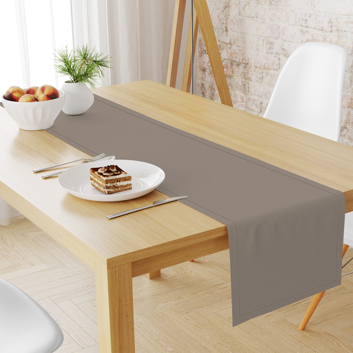 Runner PURO COTONE con orlo a jour